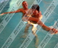 Юлия Шилова купается голой в бассейне фото #18