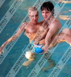 Юлия Шилова купается голой в бассейне фото #20