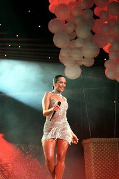 Жанна Фриске без лифчика в прозрачном платье на концерте фото #3