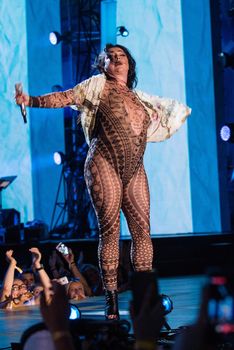 Лолита Милявская в эротическом наряде на фестивале «Жара» фото #2