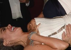 София Вергара засветила сиську на церемонии Emmy Award фото #3