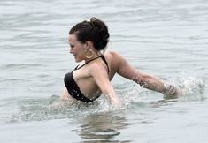 Сексуальный чёрный бикини Хилари Дафф