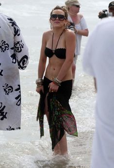 Сексуальный чёрный бикини Хилари Дафф