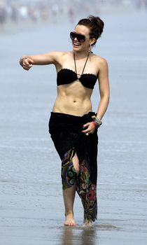 Сексуальный чёрный бикини Хилари Дафф