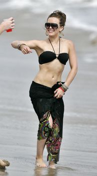 Сексуальный чёрный бикини Хилари Дафф