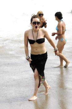 Сексуальный чёрный бикини Хилари Дафф