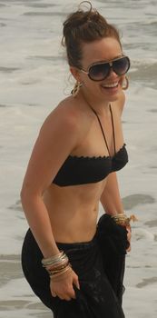 Сексуальный чёрный бикини Хилари Дафф