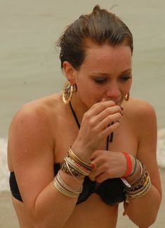 Сексуальный чёрный бикини Хилари Дафф