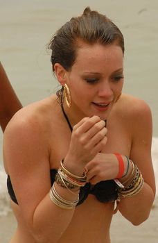 Сексуальный чёрный бикини Хилари Дафф