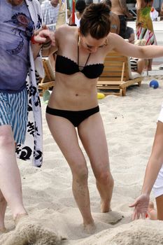 Сексуальный чёрный бикини Хилари Дафф