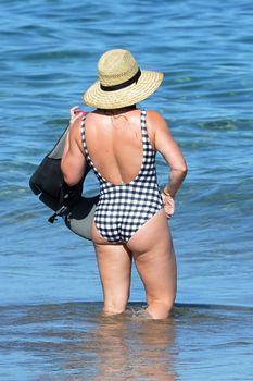 Красотка Хилари Дафф в сексуальном купальнике в Мауи фото #11