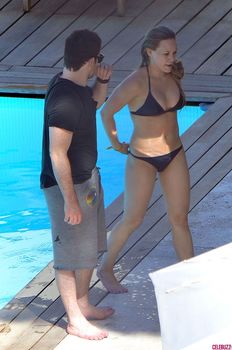 Хилари Дафф в маленьком бикини в Италии