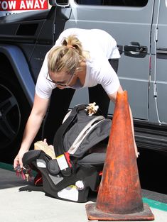 Глубокое декольте Хилари Дафф в Лос-Анджелесе фото #2