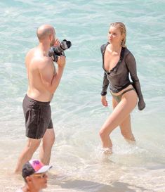 Эльза Хоск засветила сиськи для фотосессии в Сант-Бартц фото #15