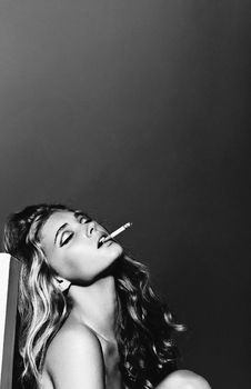 Обнаженная Эльза Хоск в журнале WeWill фото #4