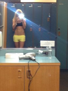 Украденные фото Кейлин Кайл с телефона