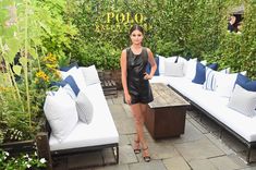 Селена Гомес без лифчика на Fashion Show в Нью-Йорке фото #22