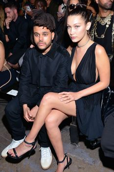 Крупные соски Беллы Хадид на Fashion Show в Нью-Йорке фото #3