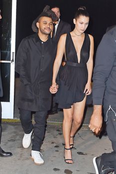 Крупные соски Беллы Хадид на Fashion Show в Нью-Йорке фото #5