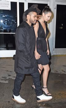 Крупные соски Беллы Хадид на Fashion Show в Нью-Йорке фото #6