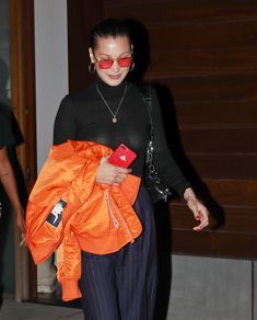 Белла Хадид сексуально засветила соски в Нью-Йорке фото #2