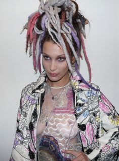 Белла Хадид ходит без лифчика на NYFW Show фото #1