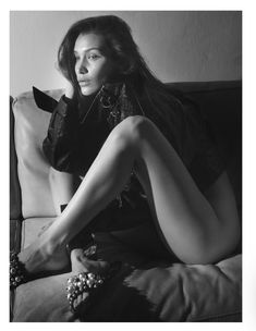 Белла Хадид снялась без одежды для французского Vogue фото #3