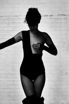 Белла Хадид немного обнажилась для журнала 032c фото #8