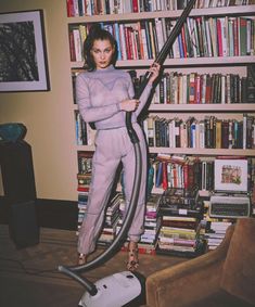 Засвет груди Беллы Хадид в испанском журнале Harper’s Bazaar фото #2