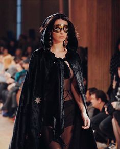 Возбуждающие соски Беллы Хадид на Alberta Ferretti Show фото #6