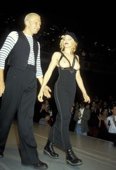 Мадонна показала голую грудь на Fashion Show фото #2