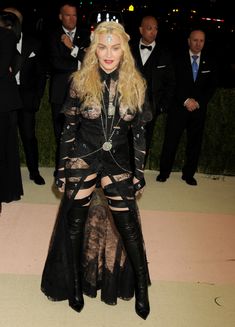 Прозрачное платье Мадонны на Givenchy At Met Gala фото #8