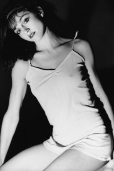 Соски Мадонны торчат сквозь майку фото #2