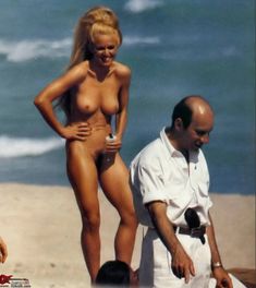 Мадонна обнажилась для итальянского журнала King фото #3