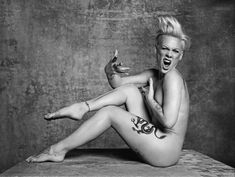 Пинк обнажилась для журнала People фото #2