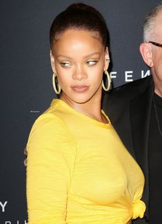 Рианна без лифчика на вечеринке Fenty Beauty фото #11