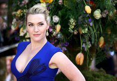 Кейт Уинслет с глубоким декольте на премьере «Небольшой хаос» фото #10