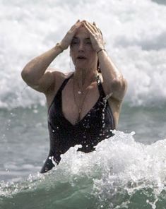 Кэйт Уинслет засветила сосок в Окленде фото #1