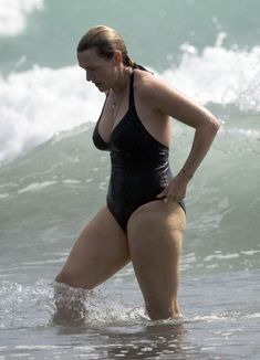 Кэйт Уинслет засветила сосок в Окленде фото #7