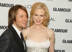 Николь Кидман с открытым декольте на Glamour Women of the Year Awards фото #6