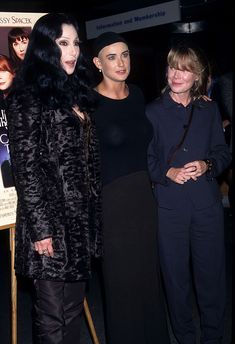 Деми Мур засветила грудь на презентации If These Walls Could Talk фото #11