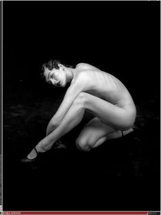 Милла Йовович разделась для  Peter Lindbergh: Stories фото #9