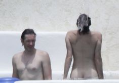 Раздетая Милла Йовович на отдыхе в Мексике фото #1