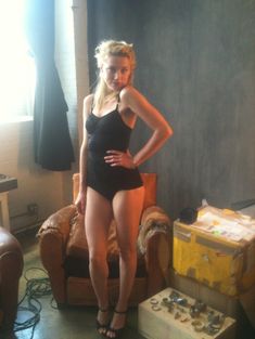 Обнажённая Эмбер Хёрд на украденных хакерами фото фото #24