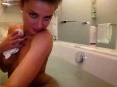 Обнажённая Эмбер Хёрд на украденных хакерами фото фото #70