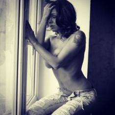 Елена Беркова оголила грудь для красивой фотосессии фото #3