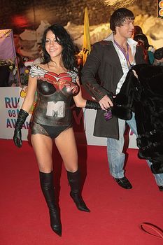 Елена Беркова топлесс на Russia Music Awards фото #2