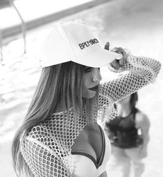 Надя Дорофеева в эротическом наряде на сцене фото #6