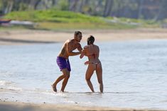 Сексуальная Алекса Вега в ярком бикини на Гавайях фото #2