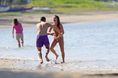 Сексуальная Алекса Вега в ярком бикини на Гавайях фото #4